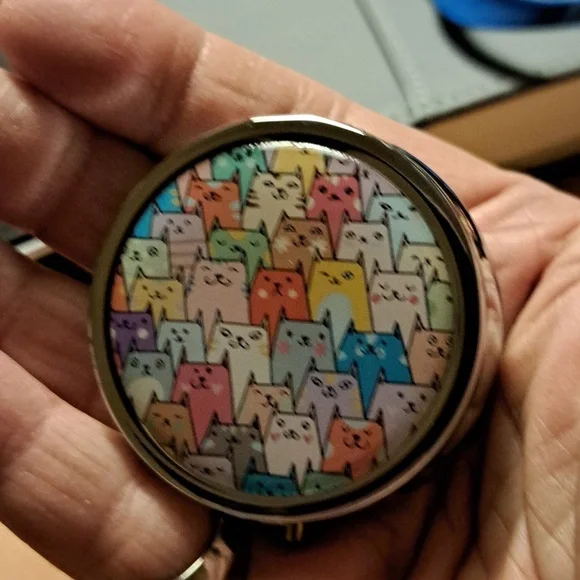 Cat pill box/ BUNDLE ONLY 2or more items - Picture 2 of 4